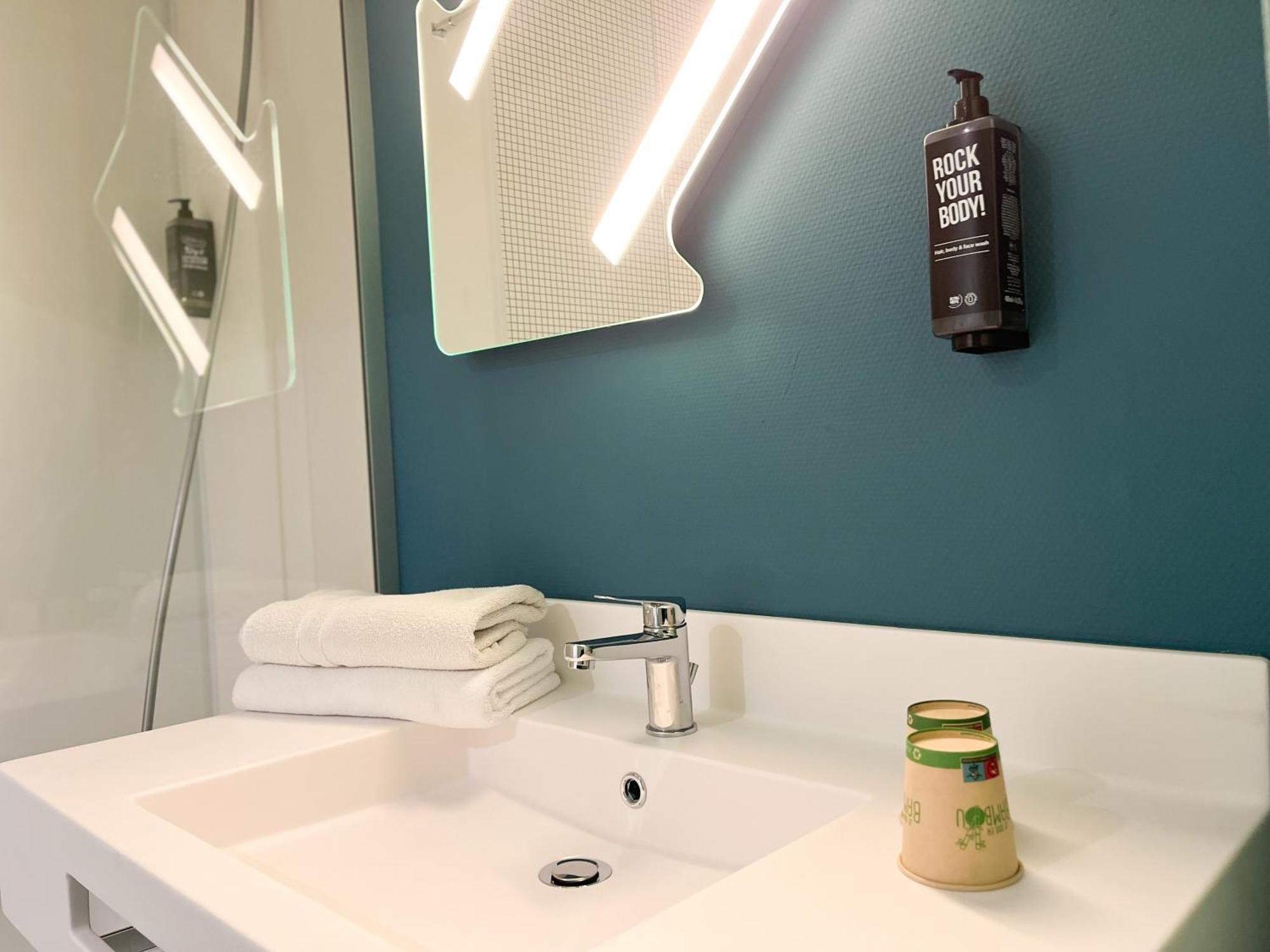 Ibis Budget Saint Christol Les Ales Kültér fotó