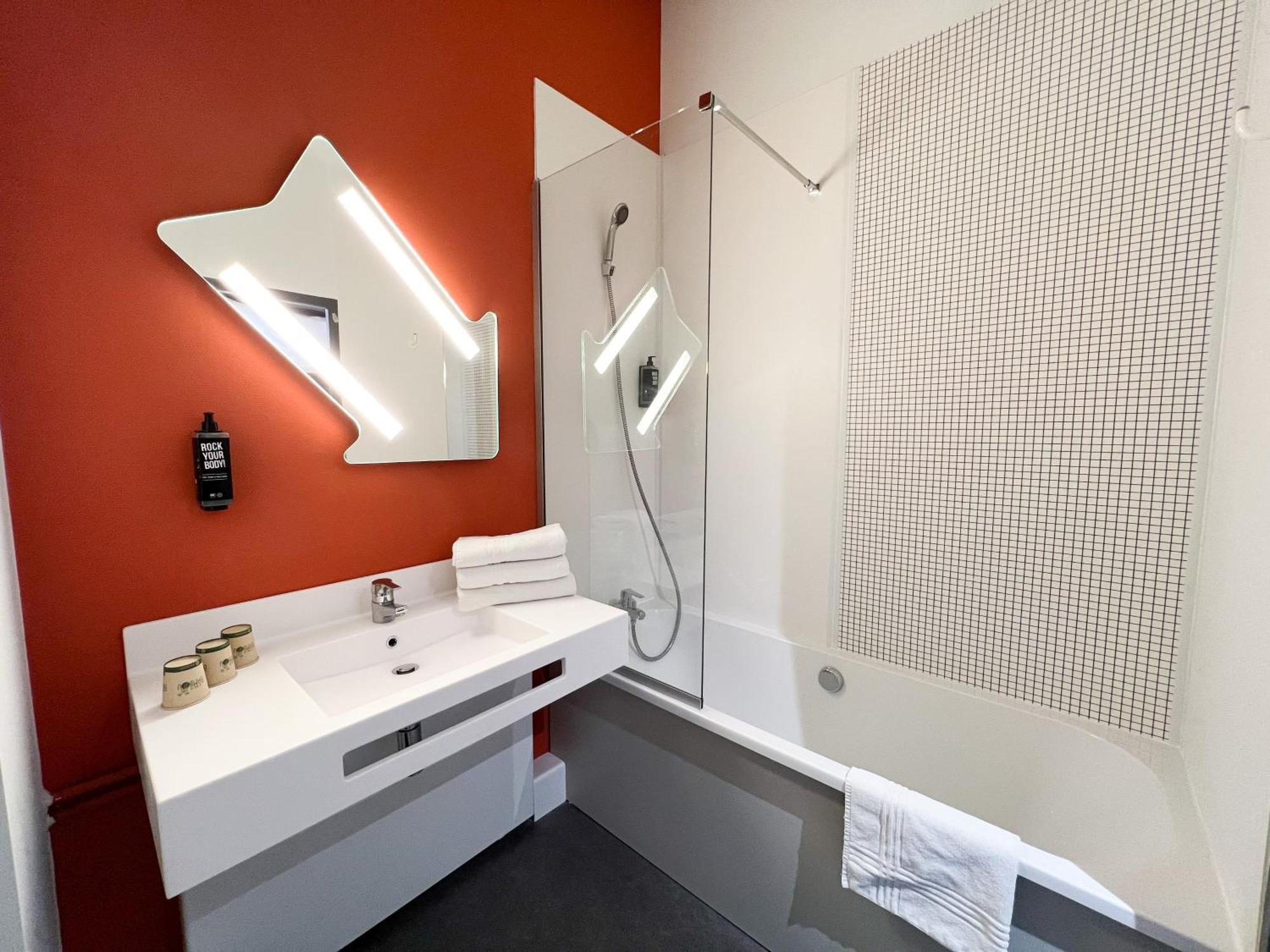 Ibis Budget Saint Christol Les Ales Kültér fotó
