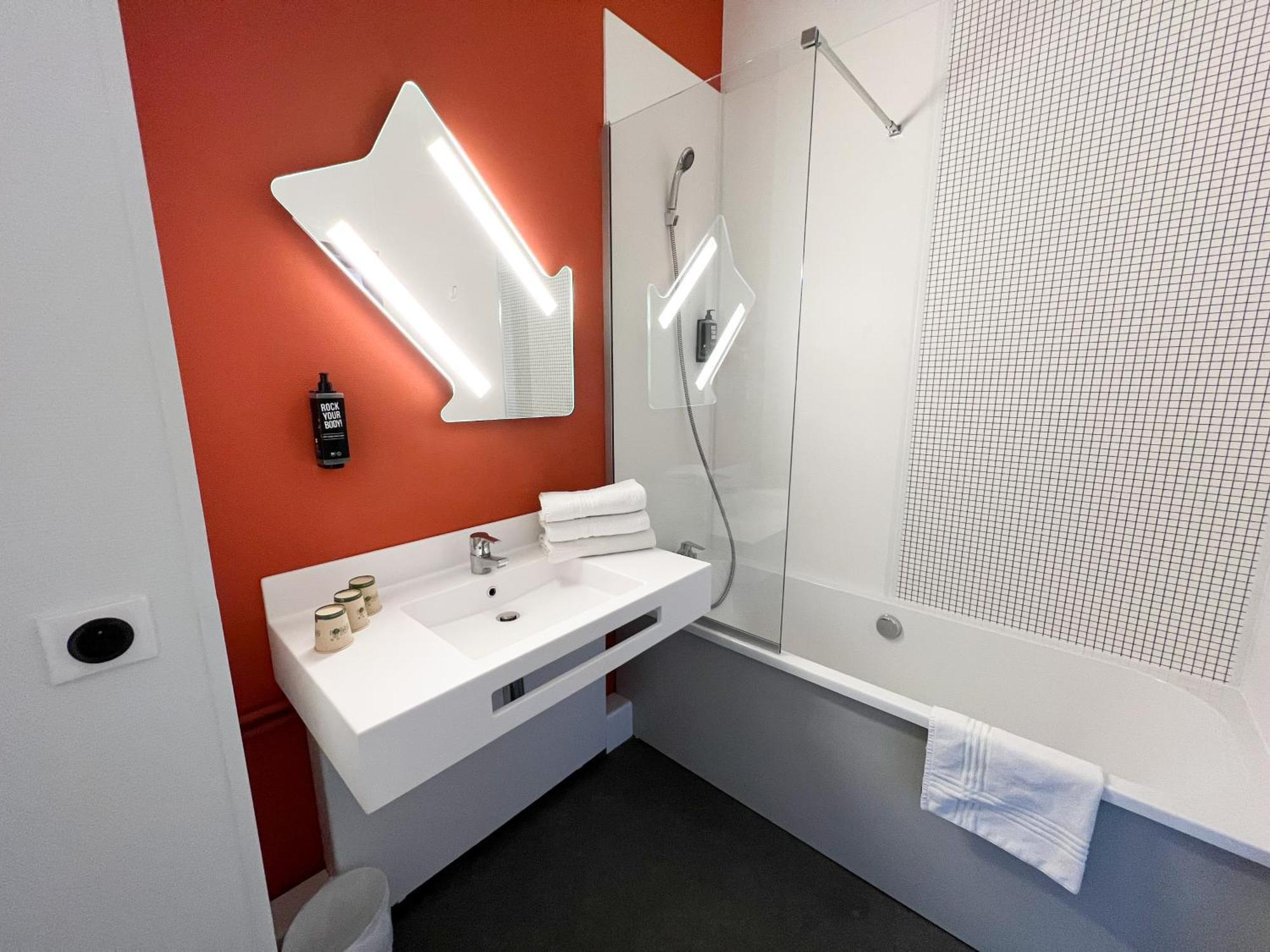 Ibis Budget Saint Christol Les Ales Kültér fotó