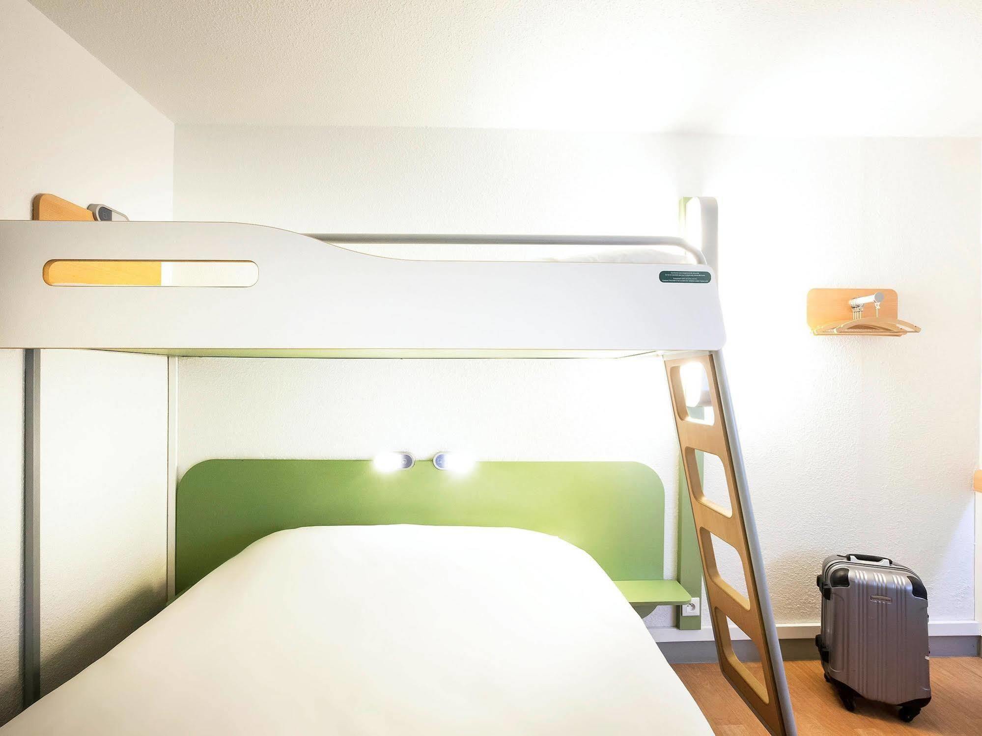 Ibis Budget Saint Christol Les Ales Kültér fotó