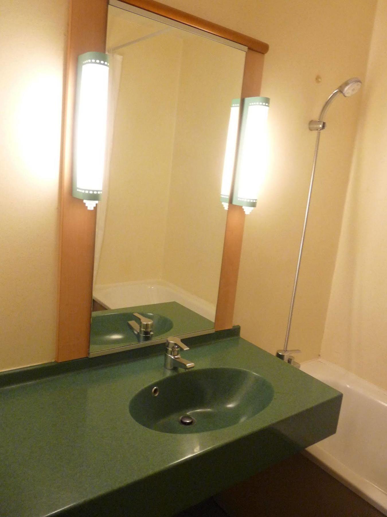 Ibis Budget Saint Christol Les Ales Kültér fotó