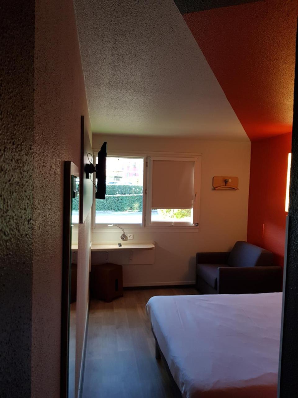Ibis Budget Saint Christol Les Ales Kültér fotó